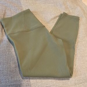 Athleta Womens green ribbed cropped leggings